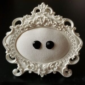 Black Shell-Shaped Earrings